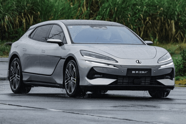 BYD lança bateria capaz de rodar mais de mil quilômetros e recarregar em cinco minutos…